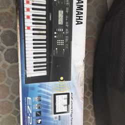 Yamaha EZ 220 Keyboard 