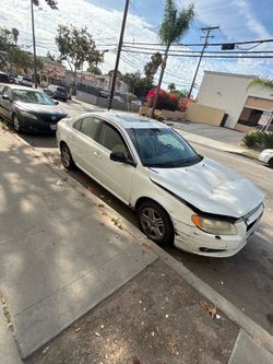 White Volvo 2009 S80 3.2