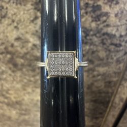 10k Ring With Diamonds Chips Size 7