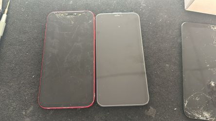 iPhones repairss screens
