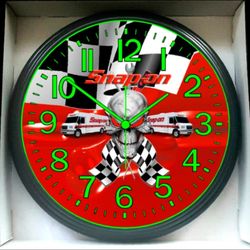 Snap-on Tools Garage Shop Mechanic Shop Glow In The Dark Wall Clock New!