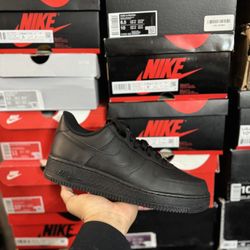 Nike Air Force 1 Low Black size 9 VNDS
