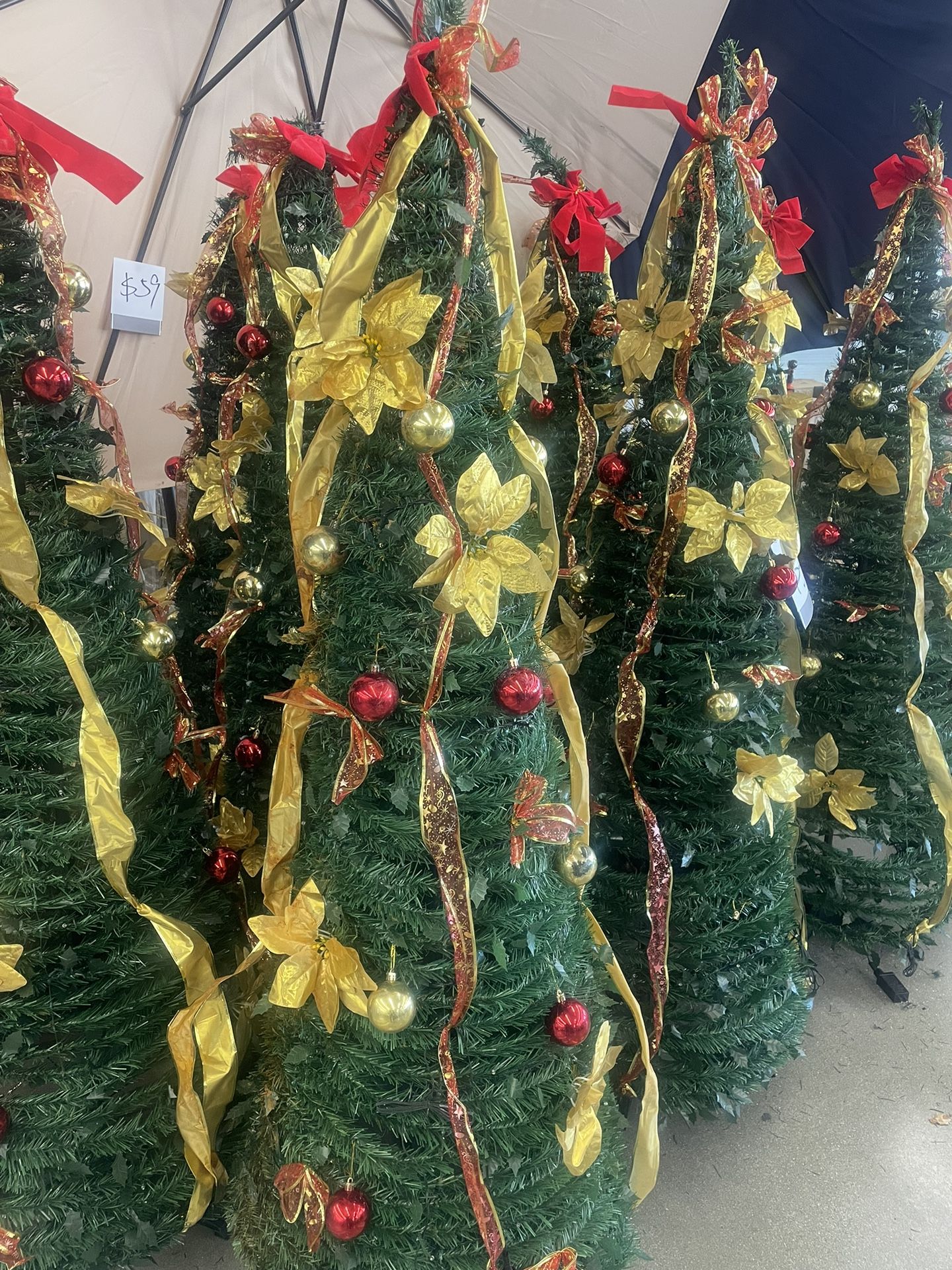 Brand New 6ft Pop Up Christmas Tree With Lights $30 Only