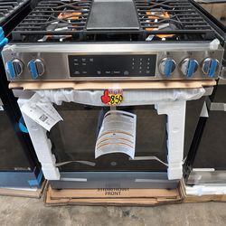 Gas stove, new in box ☑️