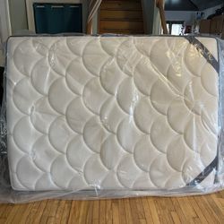 The DreamCloud, Queen, Like New, Perfect Condition