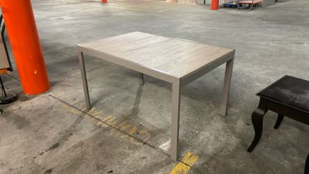 Extendable Dining Table and 6 chairs