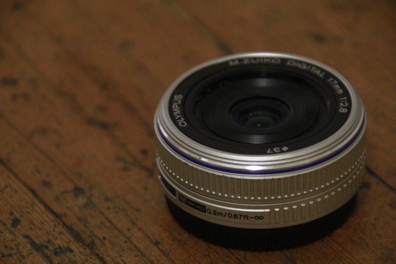 Olympus 17mm 2.8 M. Zuiko Pancake Lens!!!!! Tack SHARP wide prime!