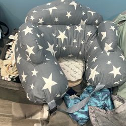 Free Baby Feeding Pillow