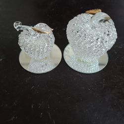GORGEOUS NEW Pair of Spun Glass Apple figurines.

Enhance your collection with a stunning pair of Spun Glass apple figurines.