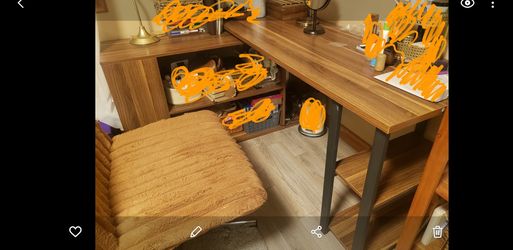 Pivot desk. Straight or L shape