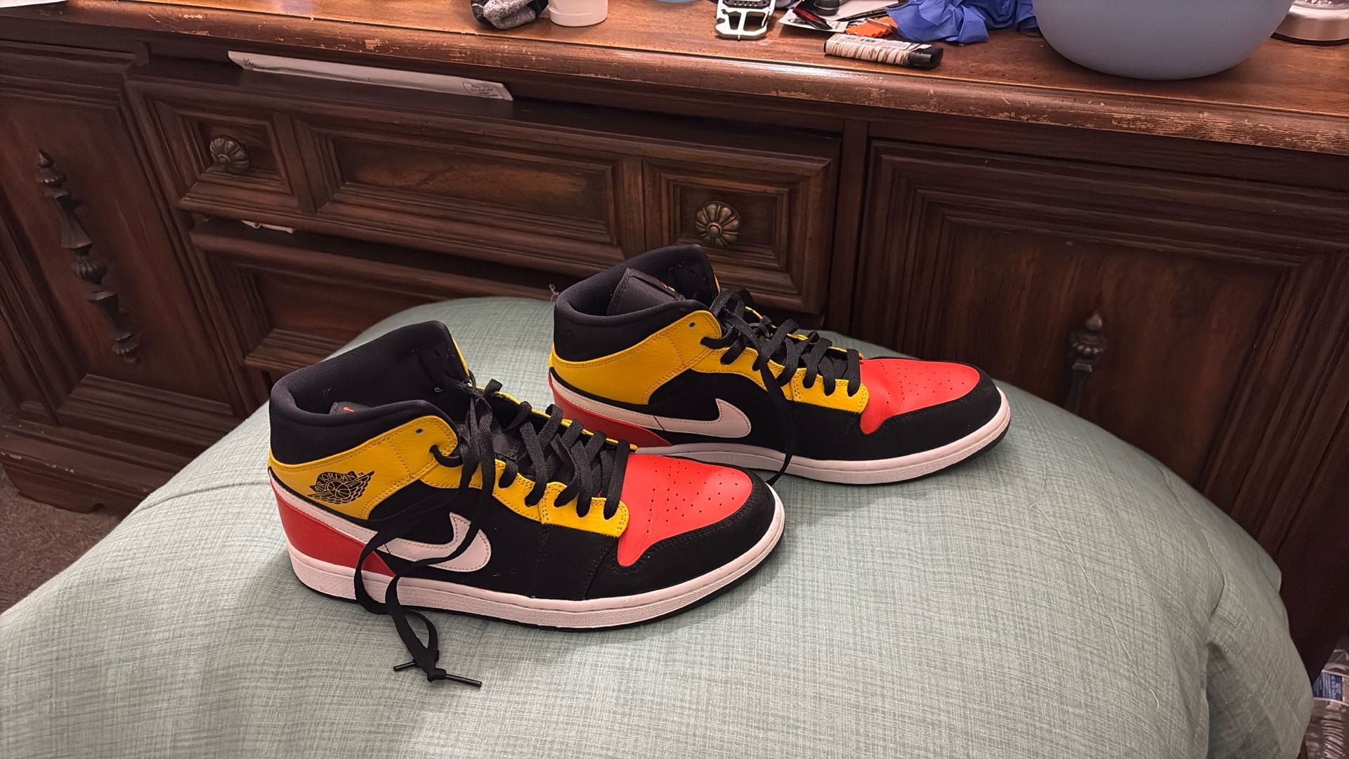 Air Jordan 1 MID SE /