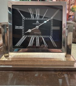 GORGEOUS   CLOCK  - A  LONDON  49  BOND  STREET CLICK -  BATTERY  - ON “ SWING PLATFORM  