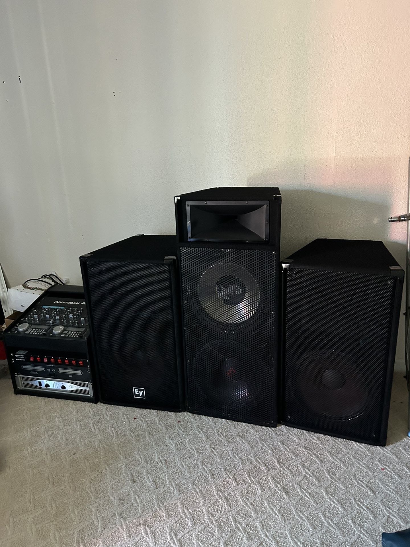 DJ Equipment 