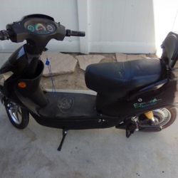 STREET LEGAL ELECTRIC 2 PERSON SCOOTER 