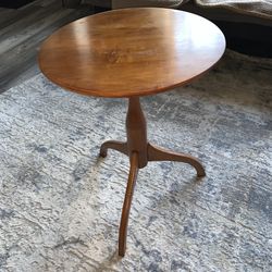 Cohasset Hagerty Colonial Shaker Style Solid Hard Wood Side Tea Table