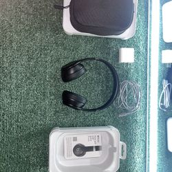Beats Solo 4 Wireless - Like New (Open Box) - [Black]