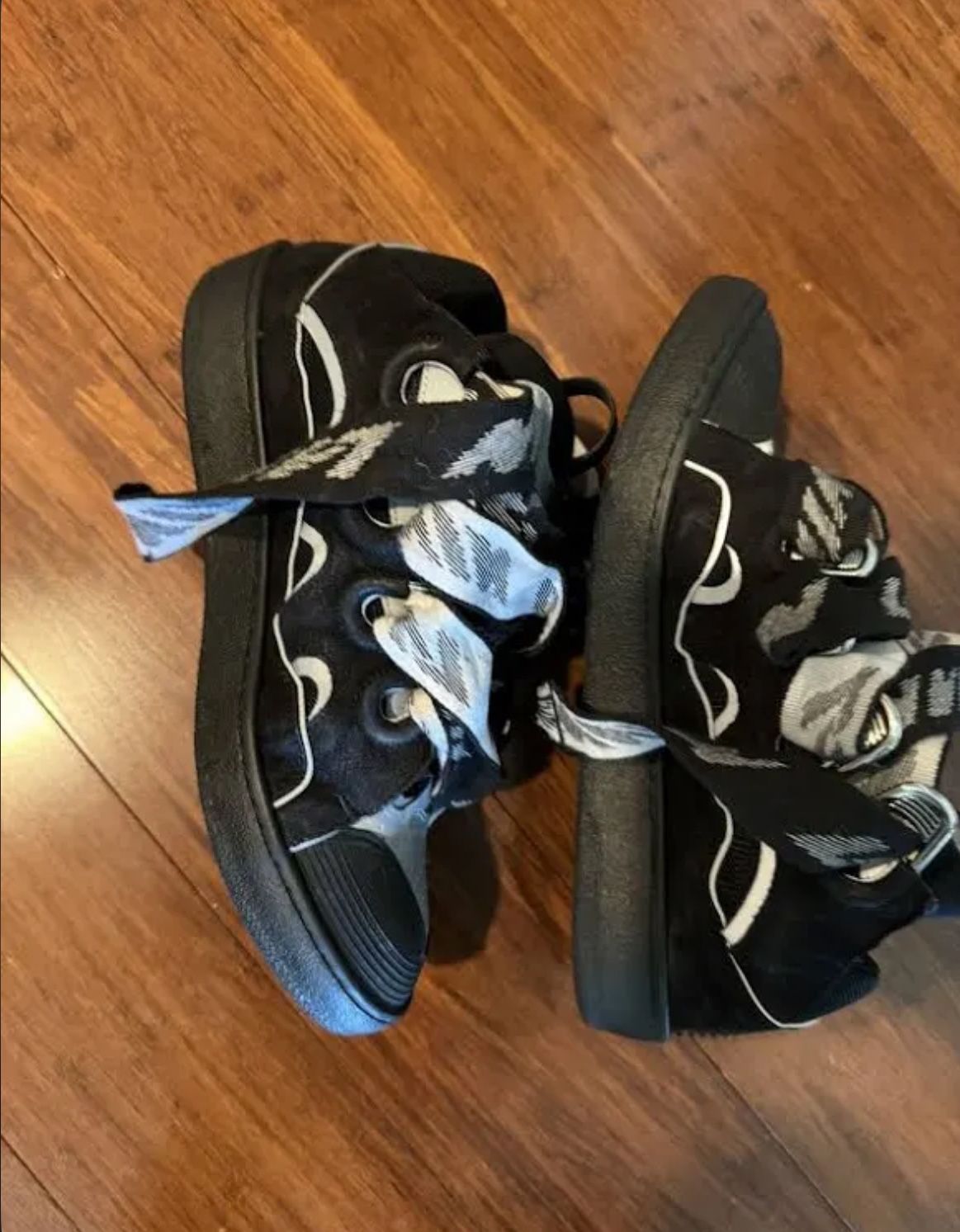 lanvin curb