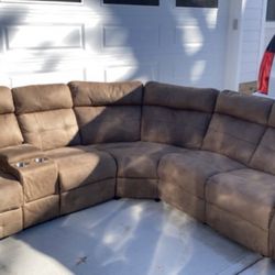 Beautiful Beige Reclining Sectional Couch!😍