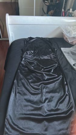 Black dress , white dress