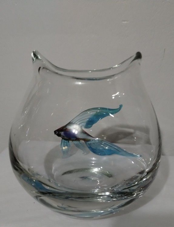 VINTAGE CLEAR GLASS FISH BOWL - VASE 8"