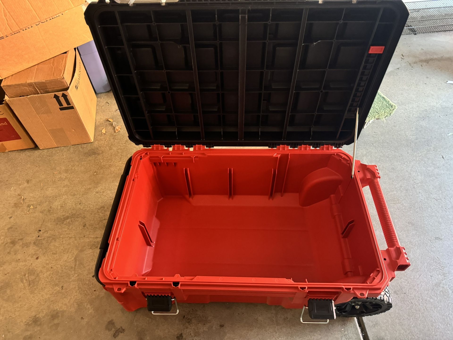 Milwaukee pack out chest