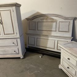 Queen Size Headboard/Footboard//Nightstand/Hutch Bedroom Set