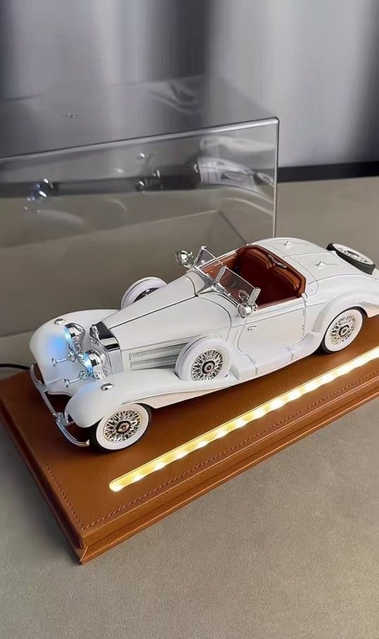 New 1:18 Mercedes-Benz 500K Vintage Classic Car Model Alloy Collector Grade Sound and Light Glide 5-door Classic Model