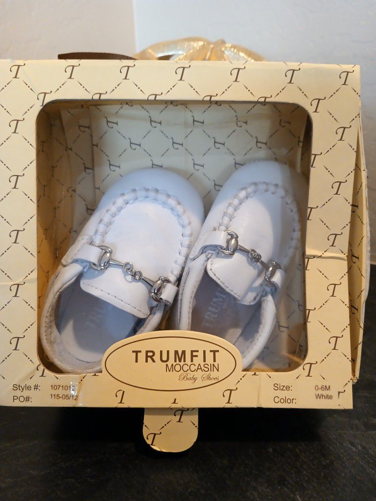 Trumfit. Leather Moccasin. White. Size 0-6 Months.