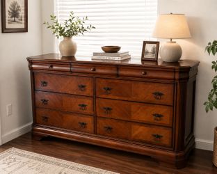 Elegant Solid Wood 9-Drawer Dresser – Timeless Style | Excellent Condition