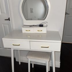Beauty Desk