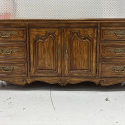 Gorgeous French provincial dresser, console or credenza by Heritage 