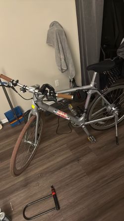 700 c e bike vanpowers like new   $450