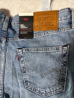 Woman Levi’s premium 568 loose straight jeans