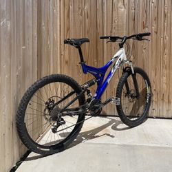 26 Inch Diamondback Full Suspension Mountain Bike I Believe Frame Size Is 20.5 I’m Asking 350 Dollars Or Best Offer Pick Up Only Need Gone Open To Tra