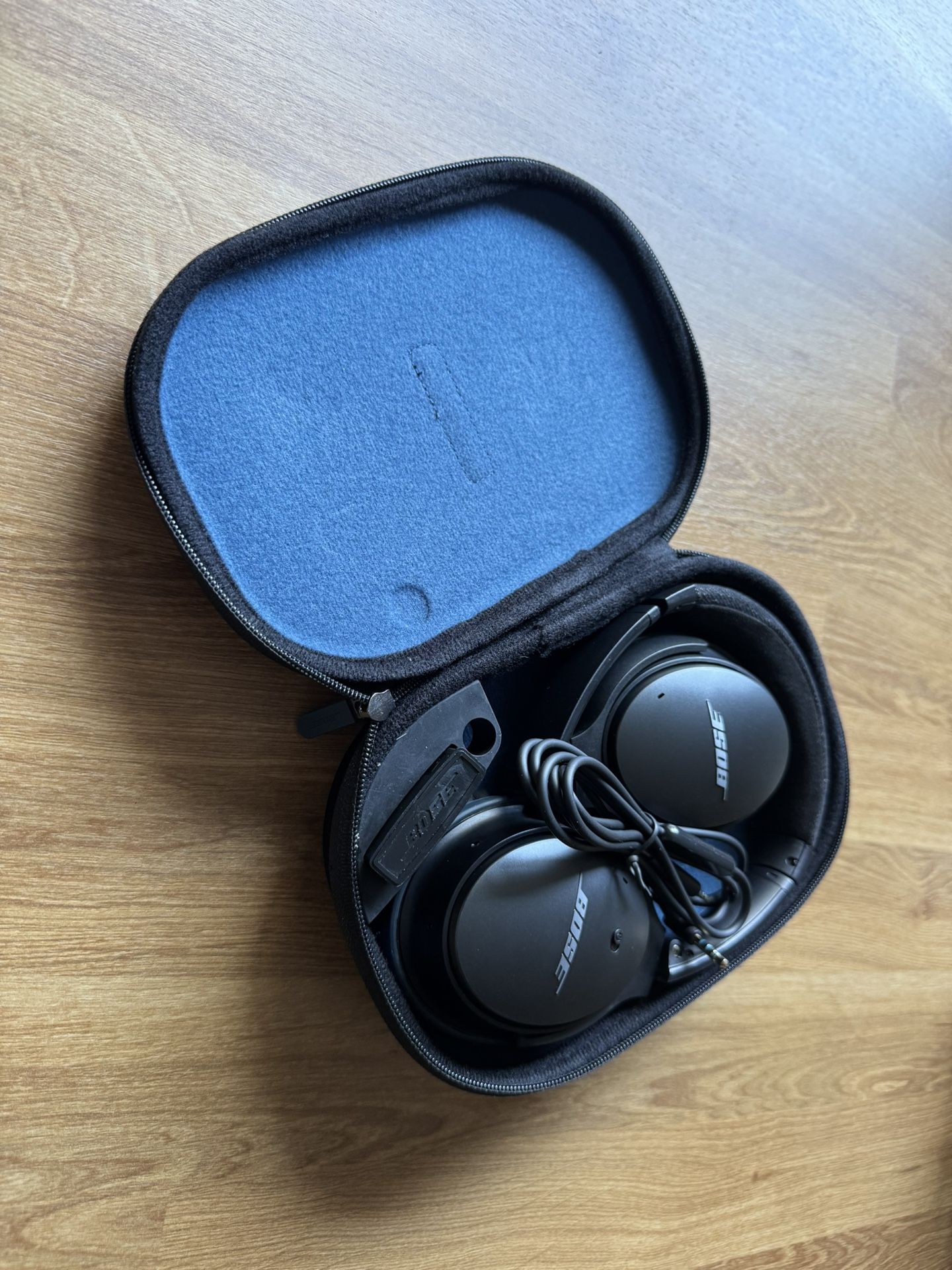 Bose QuietComfort 25 – Noise Cancelling Headphones – Excellent Condition