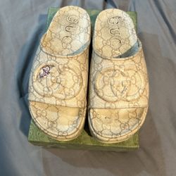 Sandles