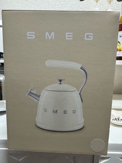 SMEG Stainless Steel Stovetop Whistling Kettle 2.3L /2.4QT Capacity -Ivory White