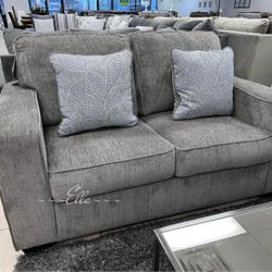 📌Altari Alloy Loveseat
Ashley Furniture$10 Down Payment Financing and delivery Available 