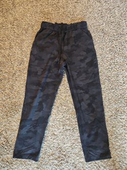 Lululemon sz 8 women joggers