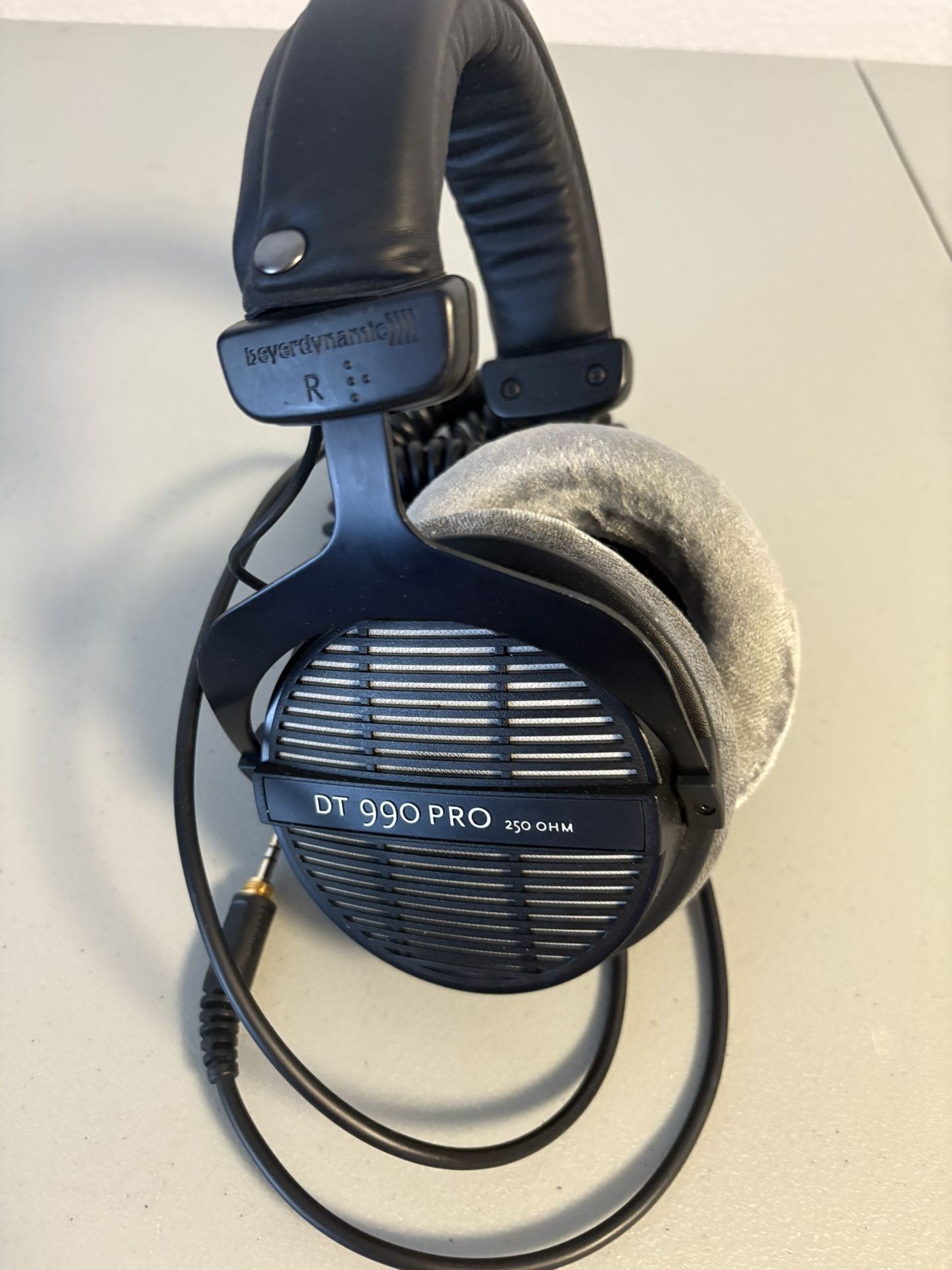 Beyerdynamic DT 990 Pro 250 Ohm Professional Studio Headphones