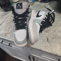Jordan 1mid. Size8 