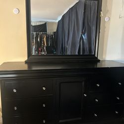 Black Dress Set With 2 Night Stands. Bedroom Set