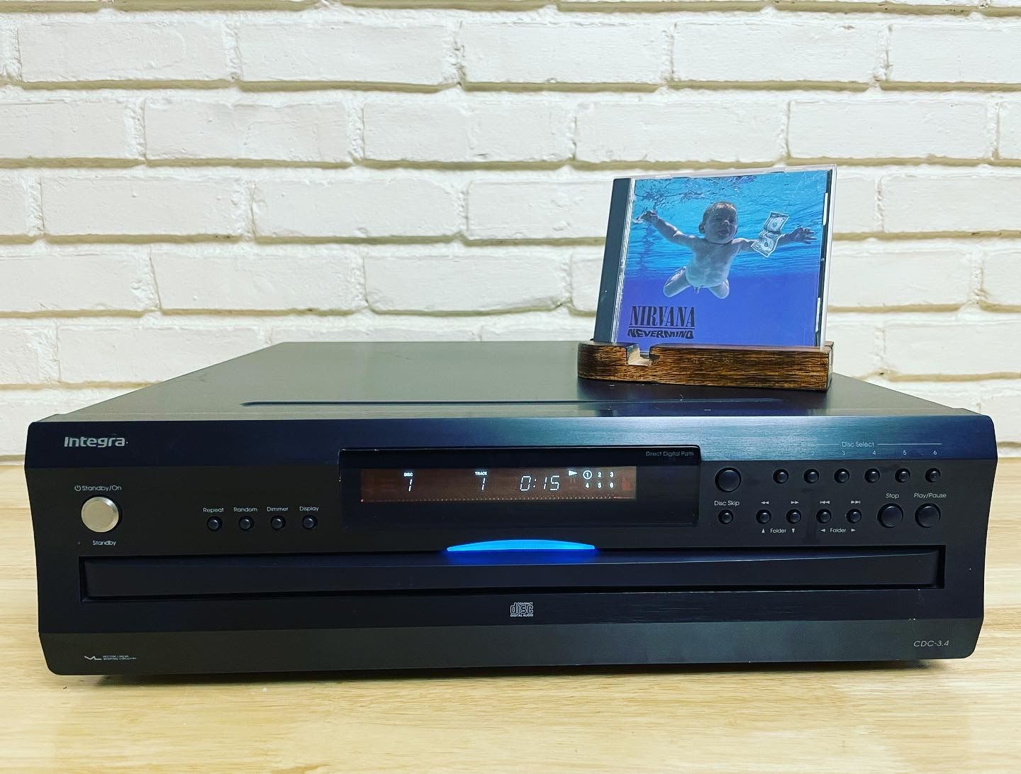 Integra CDC-3.4 6-disc CD changer with 24-bit Wolfson DAC