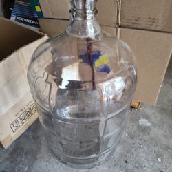 5 Gallon fermentation Carboy 