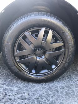 Toyota Sienna rims and tires. Michelin tire size is 215/65/16