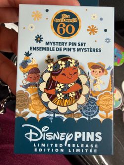 Small world limited edition disney pin hula girl (For Trade)