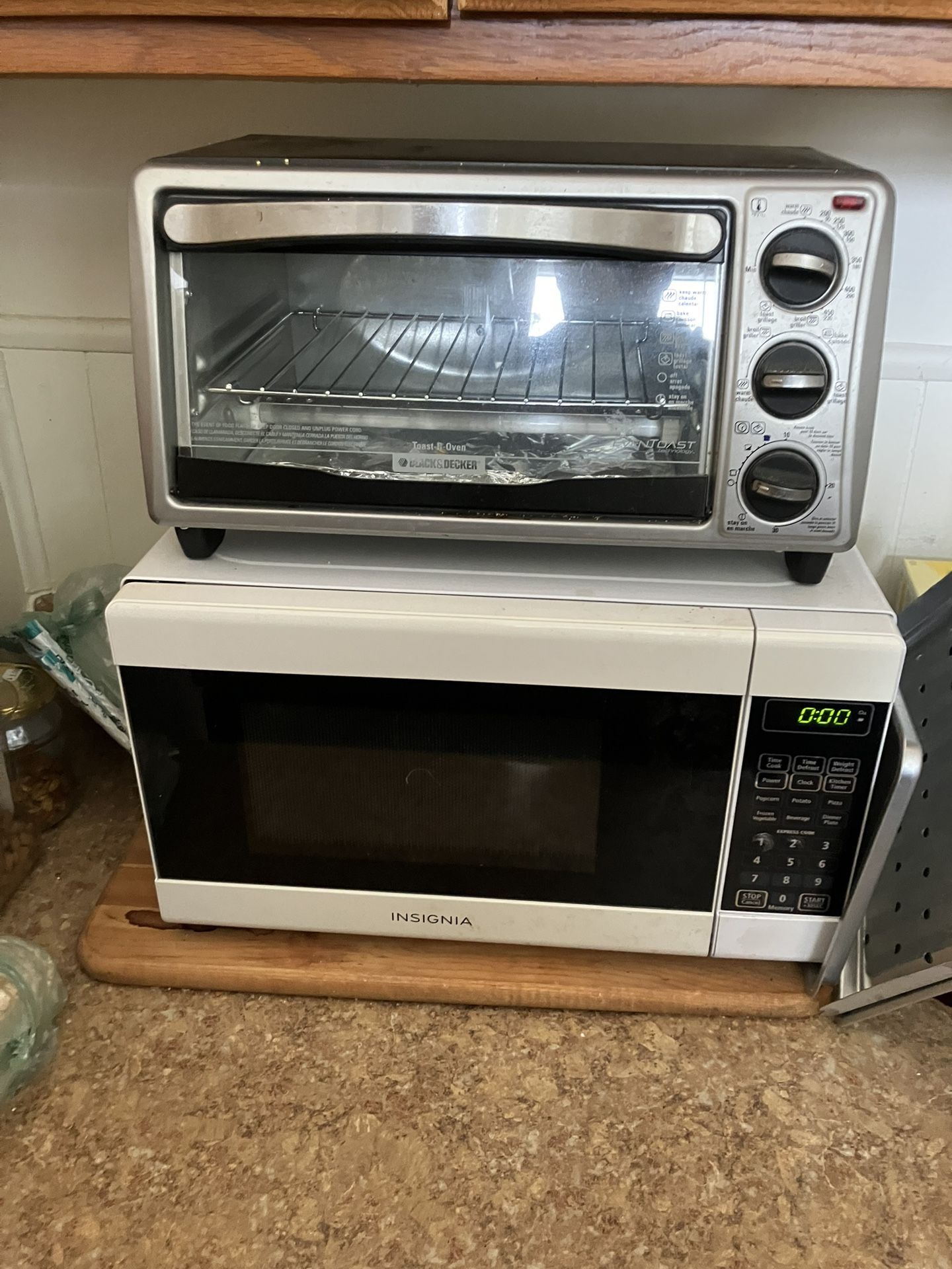 Insignia Microwave And Toaster Oven