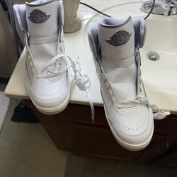 Nike Grey and White Sneakers # DR884-100 Men’s Authentic New ONLY BEEN TRIED ON👟