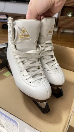 Set of Jackson Ultima Mystique Girls Figure Ice Skates in size 3C.