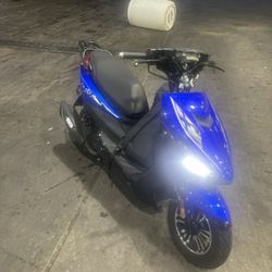 150  cc moped